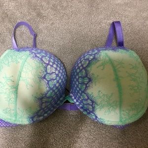 Bombshell Plunge Bra EUC 38D Victoria Secret